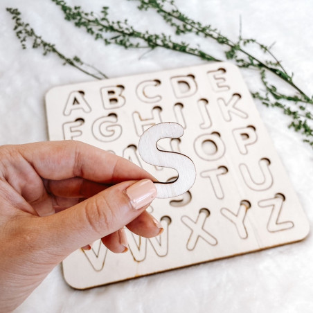 Insert montessori din lemn pentru copii - ALFABETUL | SENTOP