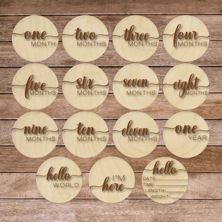 Cartonașe din lemn cu momente importante - primul an din lume, în engleză, germană, poloneză, maghiară, română
