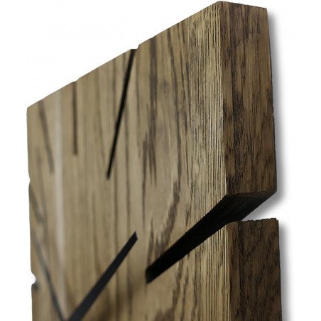 ceas de perete din lemn de stejar. ceas de perete din lemn de stejar.