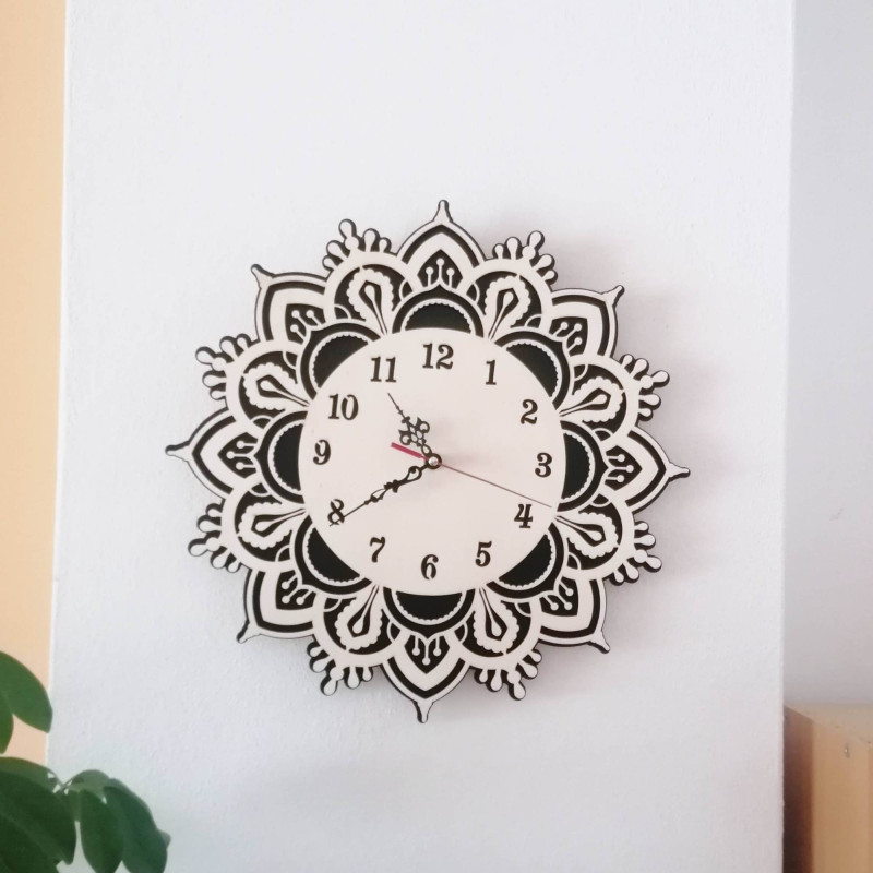 Ceas de perete din lemn