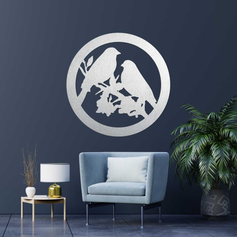 Pictură murală din lemn cu păsări pe o creangă