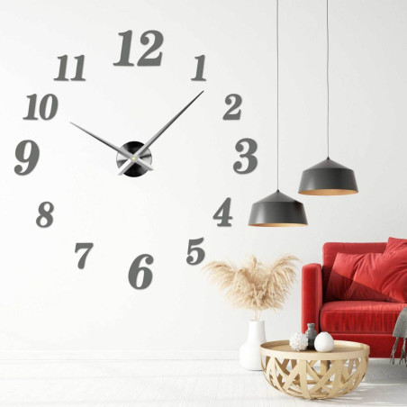 Detaliu al cadranului unui ceas adeziv din plexiglas cu ace negre