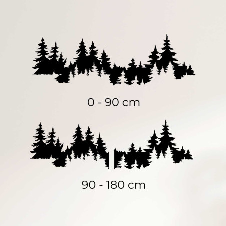 Interior cu decor din lemn care înfățișează o pădure densă.