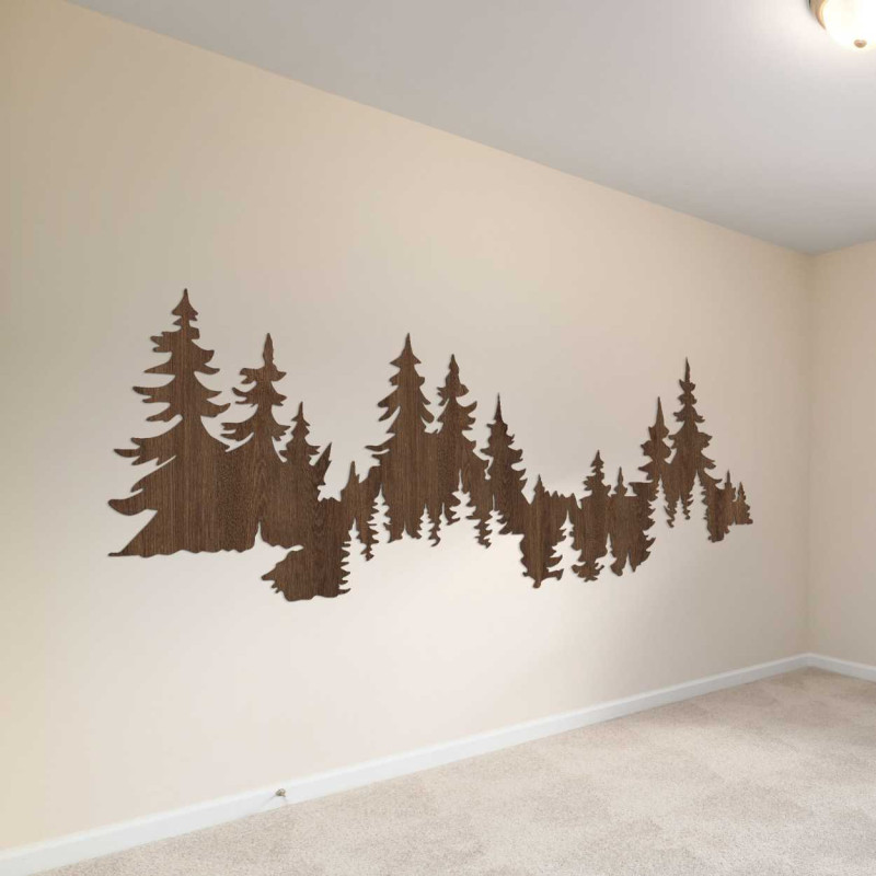 Interior minimalist cu decor elegant din lemn cu pădure pe perete.