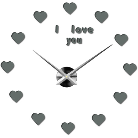 Ceas de perete pătrat cu un design minimalist și un motiv vizual al iubirii.