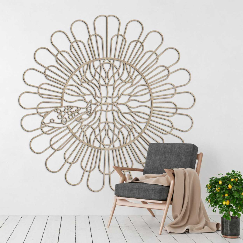 Decorul are un aspect simetric, cu accent pe repetarea ritmică a liniilor.