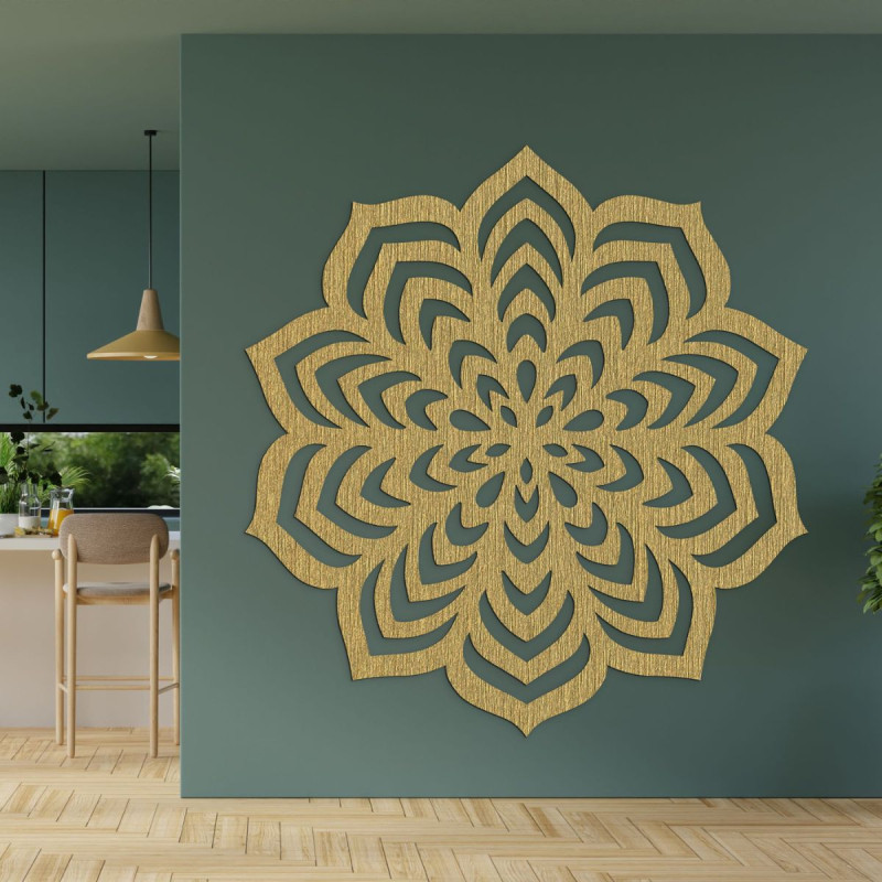 Decorațiune cu un model geometric sculptat cu precizie, care seamănă cu o floare.