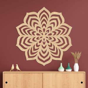 Decorațiune din lemn cu o formă circulară elaborată și decupaje delicate. 2