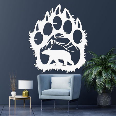 Contur alb al unei urme de urs ca o ramă ce ascunde un mediu forestier liniștit cu un urs singuratic. Contur alb al unei urme de urs ca o ramă ce ascunde un mediu forestier liniștit cu un urs singuratic.