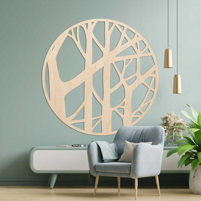 Motiv de copac sculptat în lemn ca decor interior