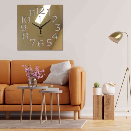 Ceas din plexiglas – design ușor, cu linii curate și fabricație precisă