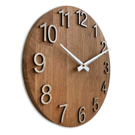 Ceas din lemn cu formă simetrică și decupaj inspirat din motive din natură. Ceas din lemn cu formă simetrică și decupaj inspirat din motive din natură.