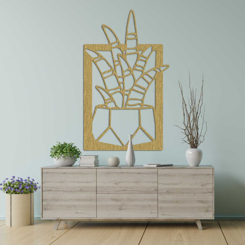 Ceas de perete din lemn cu ace închise la culoare și cadran curat.