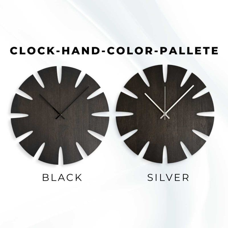 Ceas mare din lemn, cu cadran simplu, conceput pentru un interior modern.