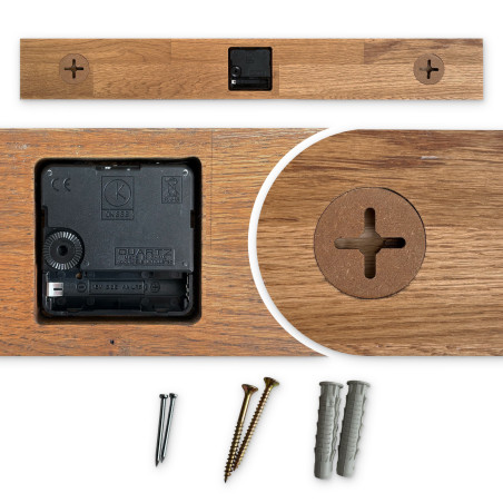 Ceas de perete din lemn cu cifre negre distinctive și ace negre. Ceas de perete din lemn cu cifre negre distinctive și ace negre.