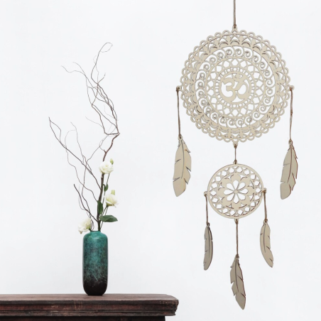 Captor de vise din lemn cu mandala OM, decor natural pentru sufragerie, dormitor sau ca dar spiritual. Captor de vise din lemn cu mandala OM, decor natural pentru sufragerie, dormitor sau ca dar spiritual.