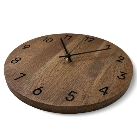 Ceas de perete lucrat manual, din stejar de calitate Ceas de perete lucrat manual, din stejar de calitate