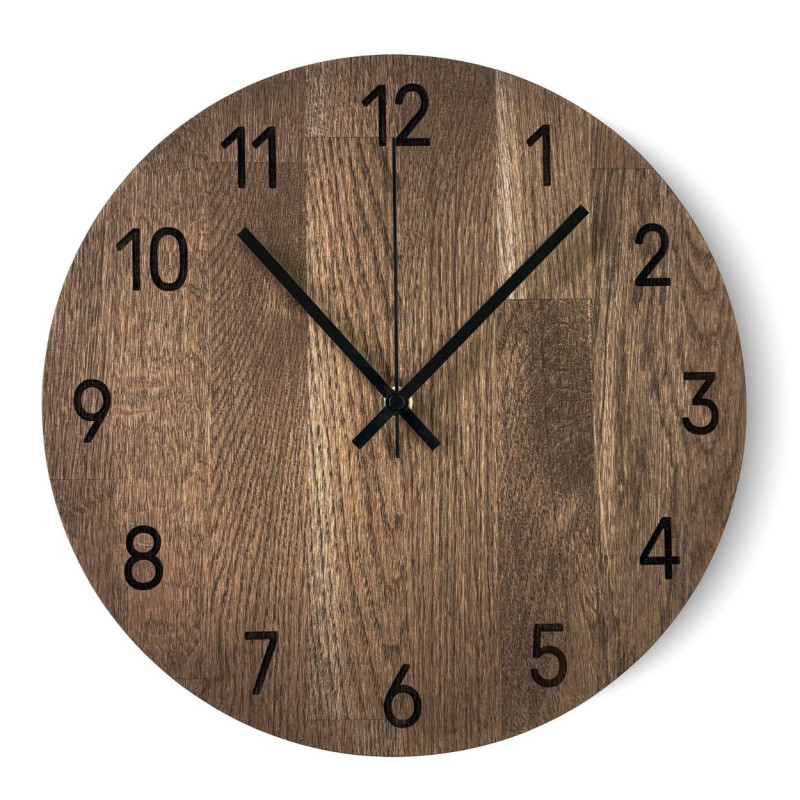 Ceas de perete lucrat manual, din stejar de calitate