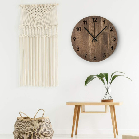 Ceas de perete lucrat manual, din stejar de calitate Ceas de perete lucrat manual, din stejar de calitate