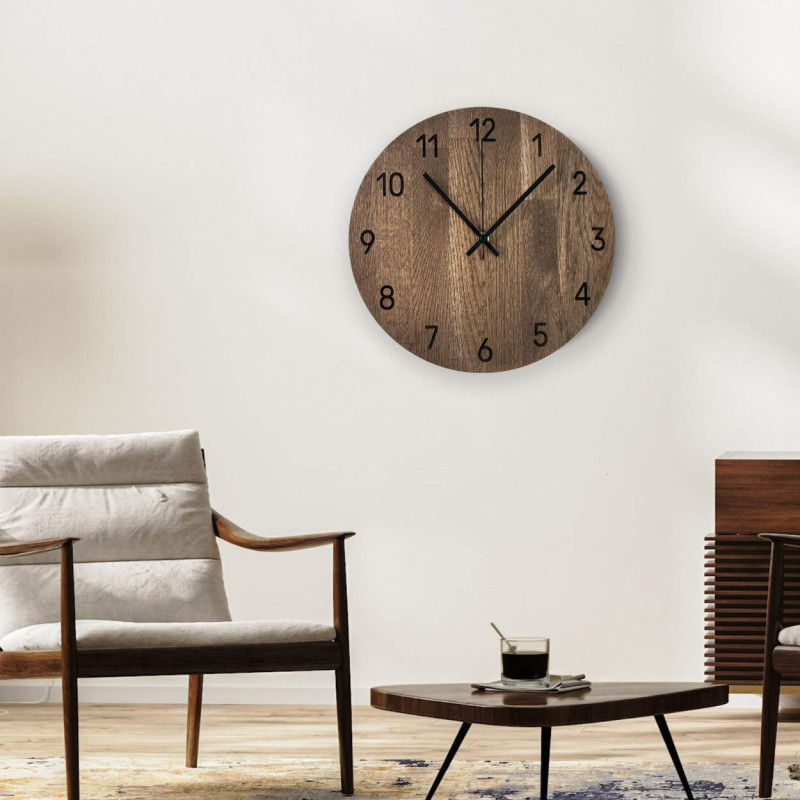 Ceas minimalist din lemn ca element decorativ de design