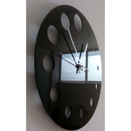Ceas de perete modern realizat din plastic. Producție proprie, X-momo Ceas de perete modern realizat din plastic. Producție proprie, X-momo