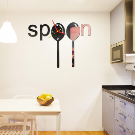 Ceas modern pe un perete realizat din material plastic. Productie proprie, X-Momo Ceas modern pe un perete realizat din material plastic. Productie proprie, X-Momo