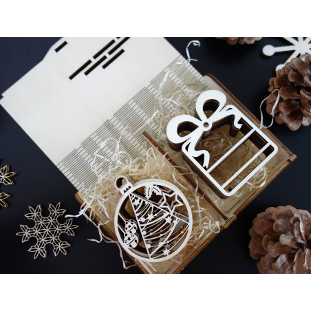 Dimensiuni ornamentale, decoratiuni de Craciun, accesorii din lemn, decoratiuni din lemn sau plastic