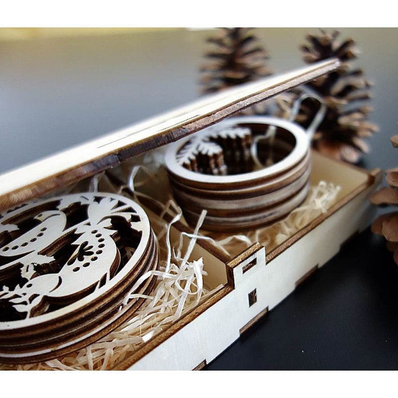 Dimensiuni ornamentale, decoratiuni de Craciun, accesorii din lemn, decoratiuni din lemn sau plastic