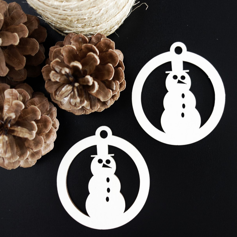 Om de zăpadă - ornament de Crăciun din lemn, dimensiune: 79x90 mm