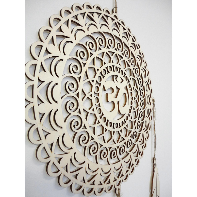 Captor de vise boho din lemn, simbol OM, decor natural, ideal ca și cadou sau pentru sufragerie.