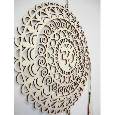 Captor de vise boho din lemn, simbol OM, decor natural, ideal ca și cadou sau pentru sufragerie. Captor de vise boho din lemn, simbol OM, decor natural, ideal ca și cadou sau pentru sufragerie.