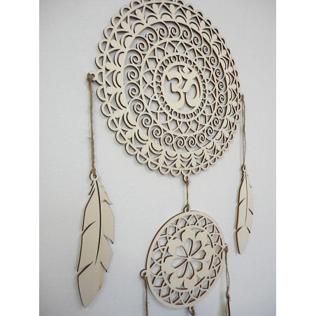 Captor de vise mandala OM, decor din lemn natural, agățat pe perete, decor boho elegant. Captor de vise mandala OM, decor din lemn natural, agățat pe perete, decor boho elegant.