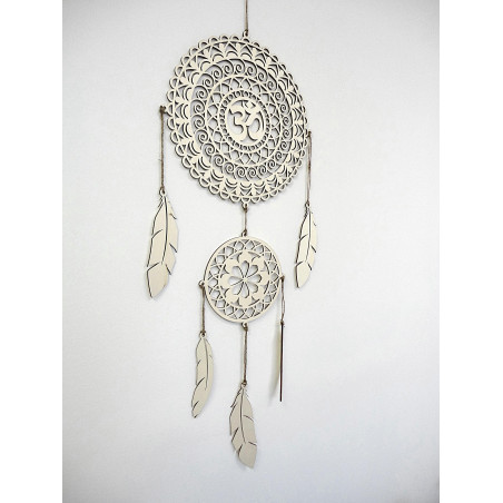 Captor de vise din lemn cu mandala OM, finisat manual, decor natural, potrivit ca și cadou. Captor de vise din lemn cu mandala OM, finisat manual, decor natural, potrivit ca și cadou.